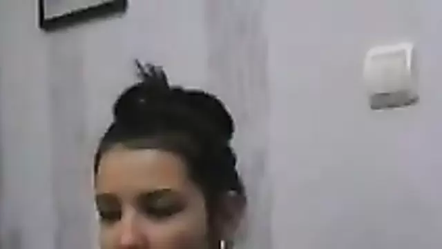 Uzbek man fucks his girlfriend showing her ass